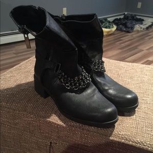 Simply Vera Wang Boots